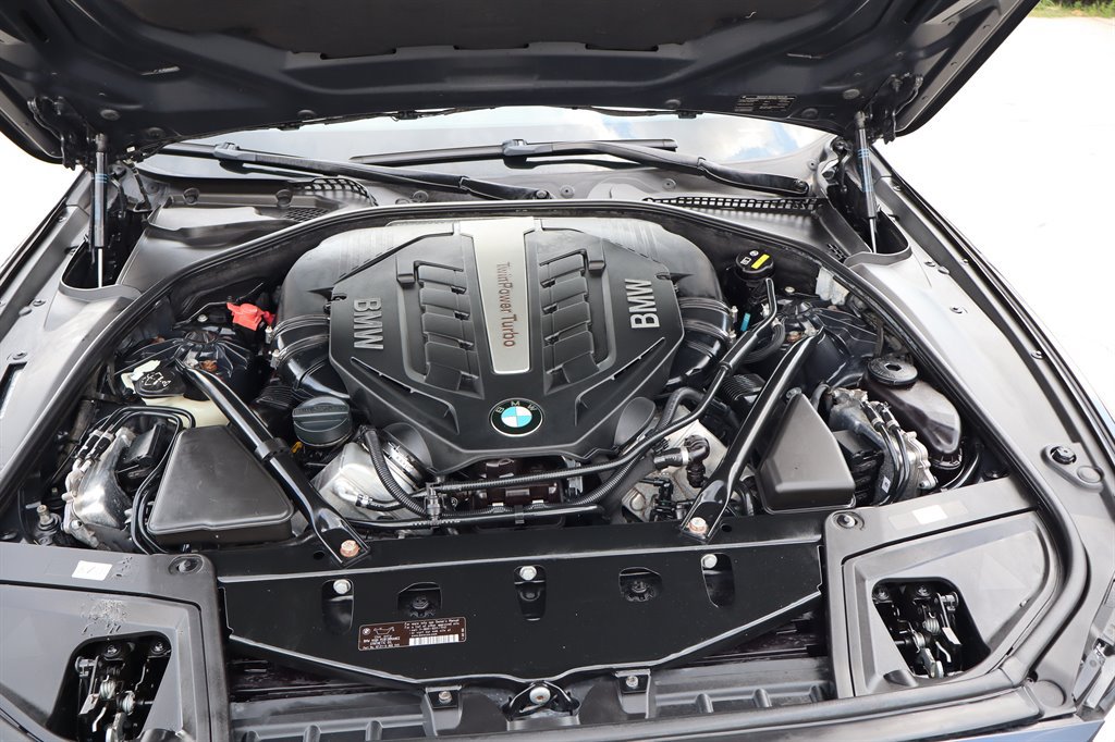 Used 2014 BMW 550i xDrive Sedan AWD/4WD image 42