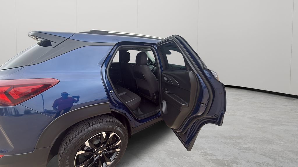 Used 2023 Chevrolet TrailBlazer LT FWD image 40