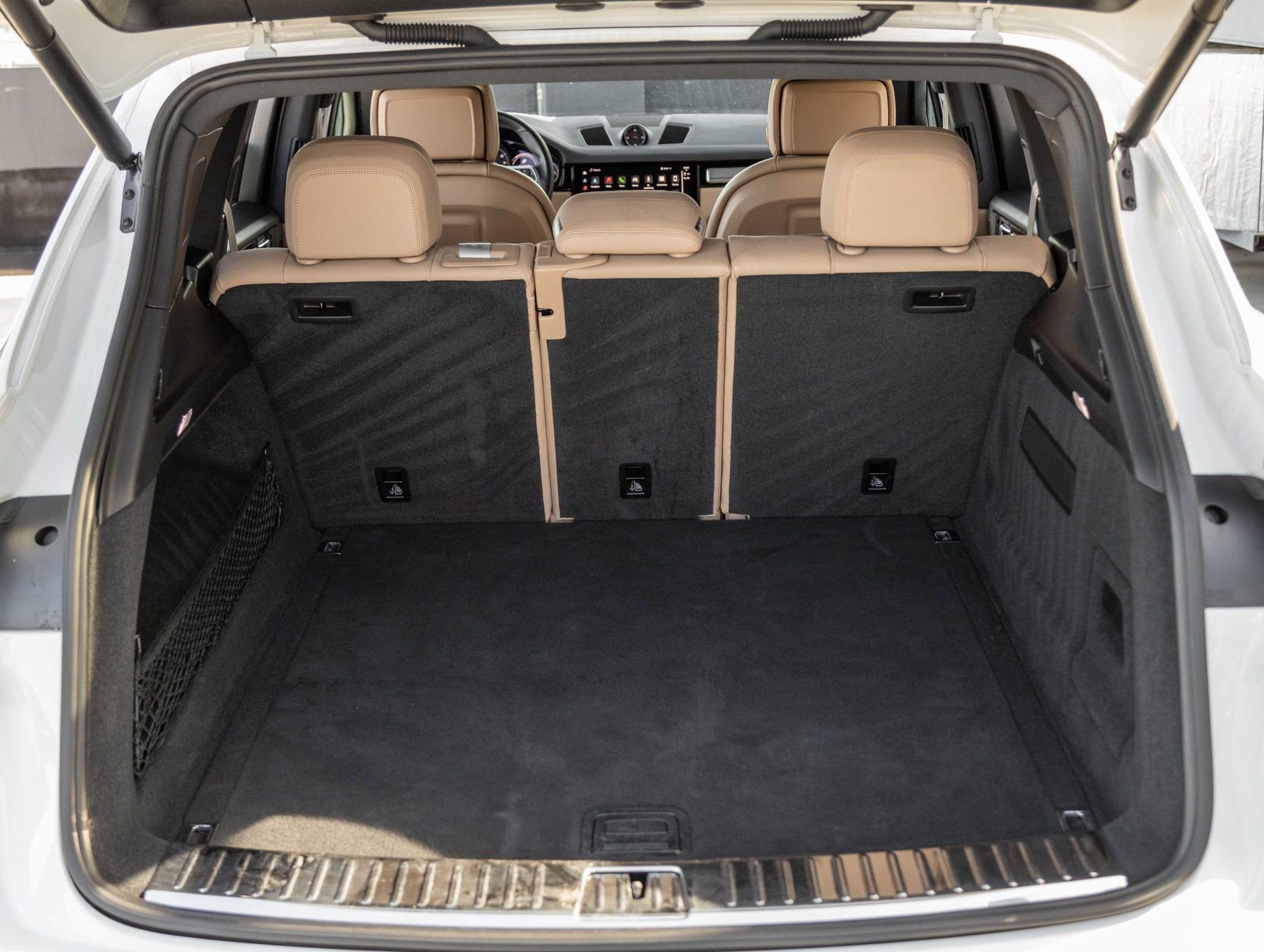 Certified 2023 Porsche Cayenne Platinum Edition AWD/4WD image 31