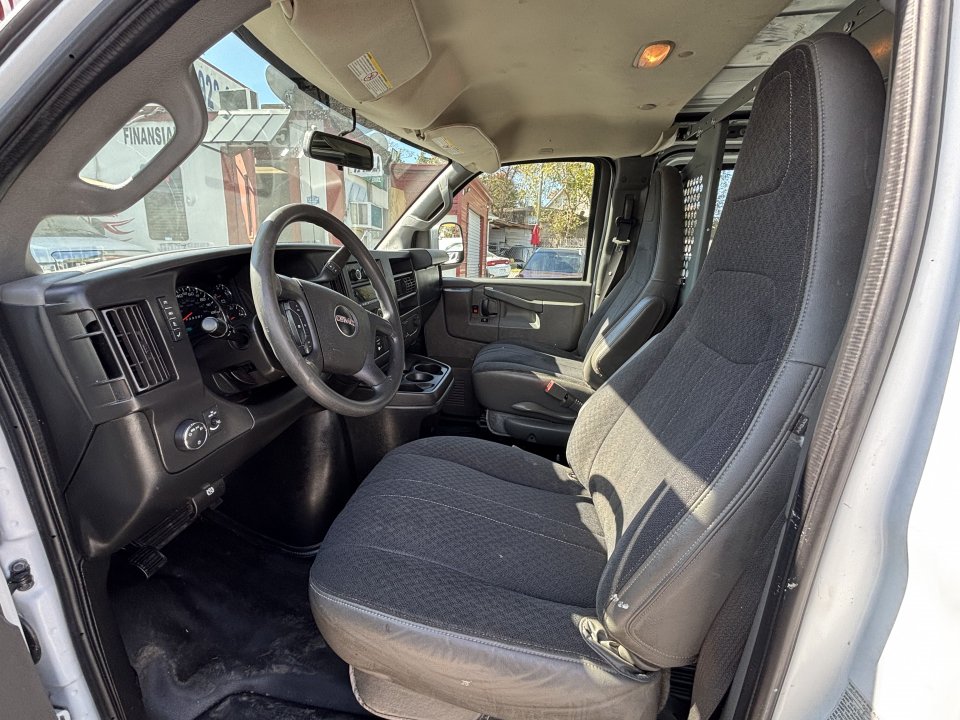 Used 2018 GMC Savana 2500 w/ Driver Convenience Package RWD image 9