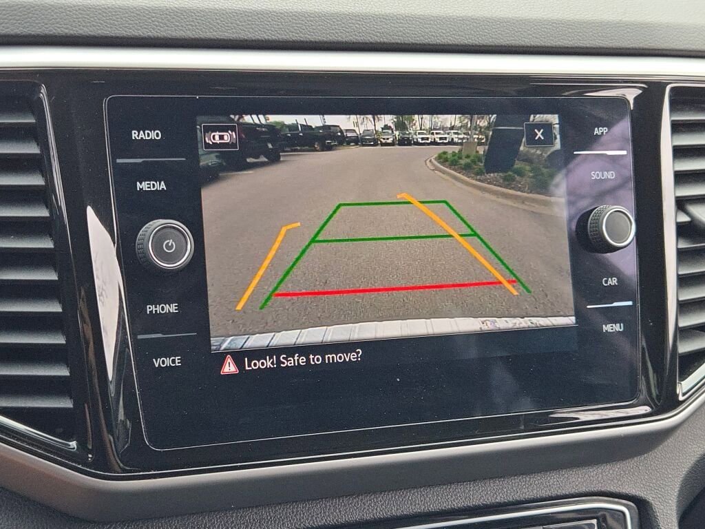 Used 2023 Volkswagen Atlas SE image 32