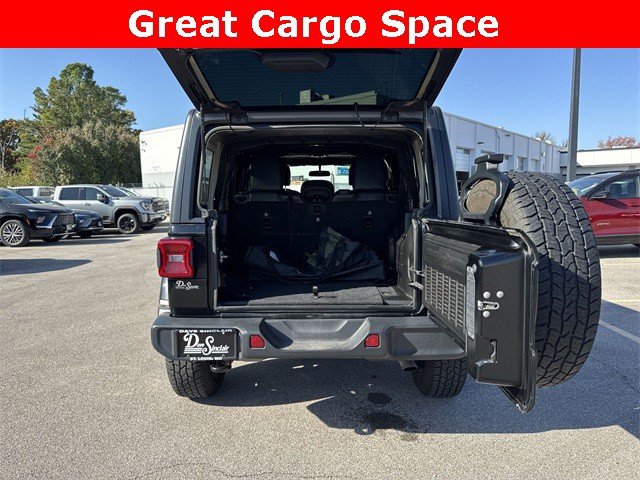 Used 2019 Jeep Wrangler Unlimited Sahara w/ LED Lighting Group image 28