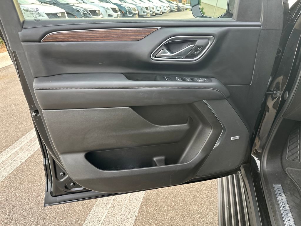 Used 2023 Chevrolet Suburban High Country AWD/4WD image 15