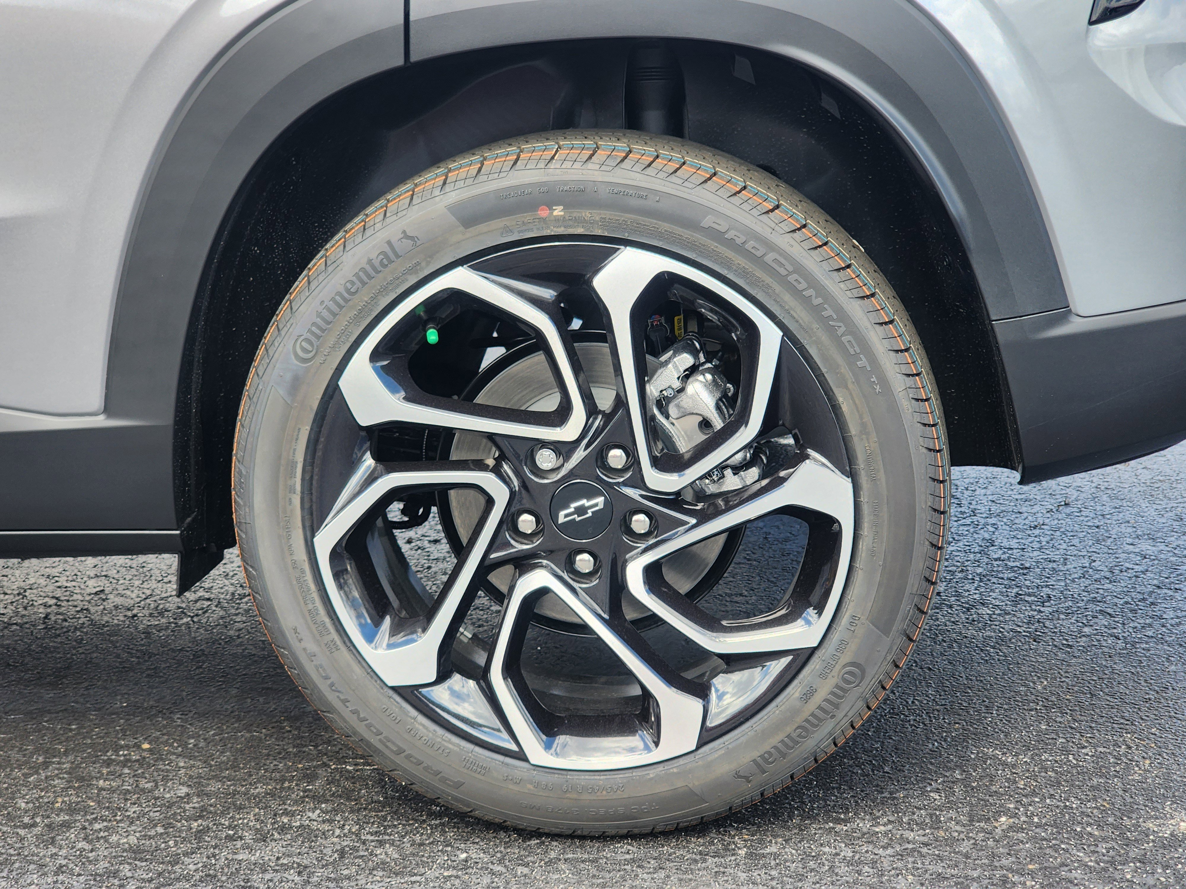New 2026 Chevrolet Trax RS w/ Sunroof Package FWD image 9