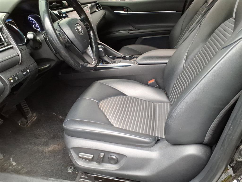 Used 2018 Toyota Camry SE FWD image 12