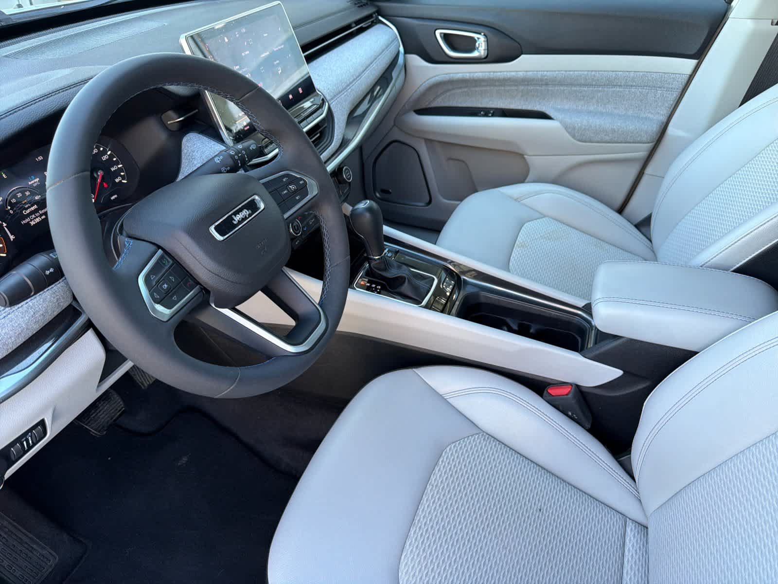 Used 2022 Jeep Compass Latitude w/ Sun and Sound Group FWD image 11