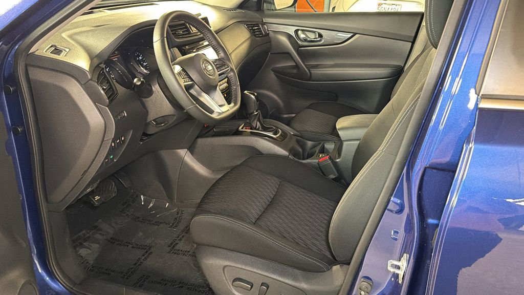Used 2020 Nissan Rogue SV image 19