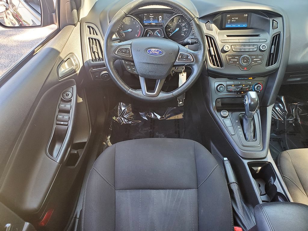 Used 2015 Ford Focus SE w/ SE Cold Weather Package FWD image 15