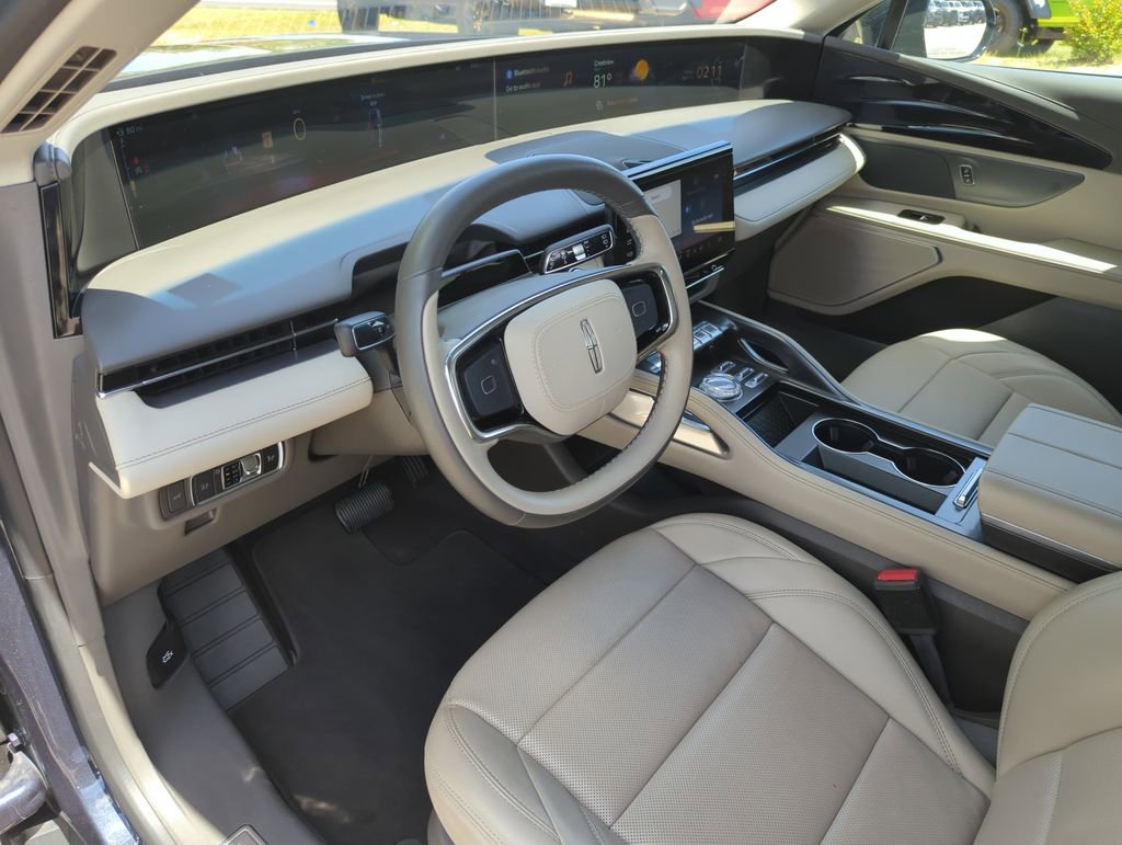 Used 2024 Lincoln Nautilus Premier image 10