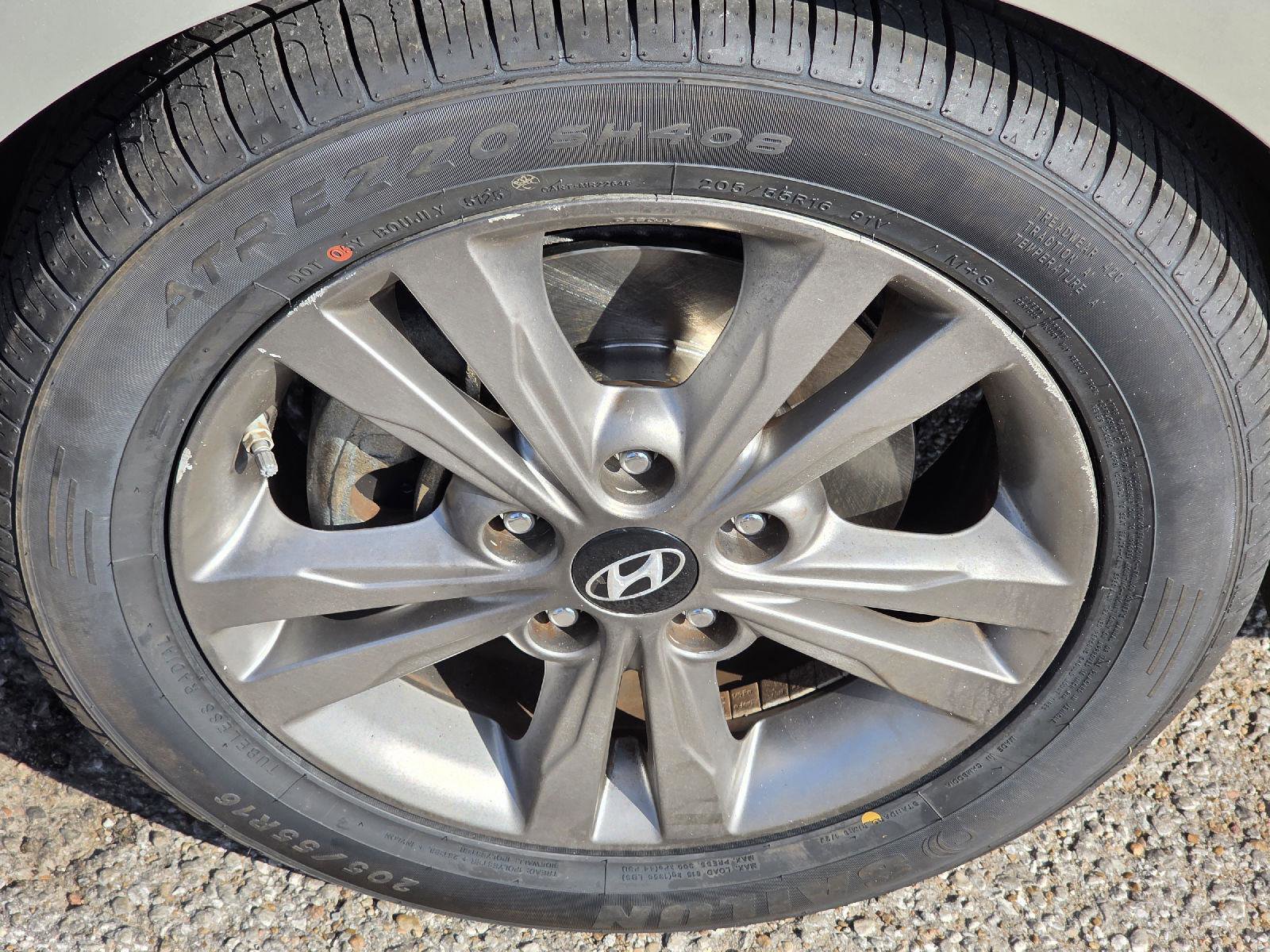 Used 2017 Hyundai Elantra Value Edition FWD image 41