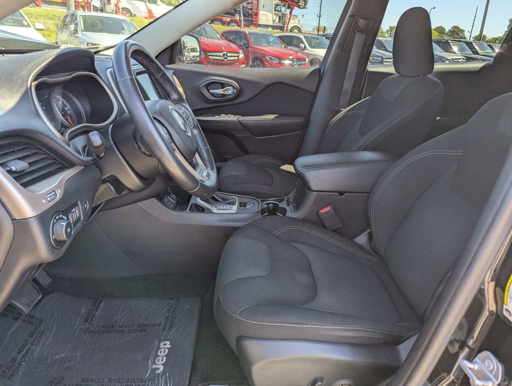 Used 2016 Jeep Cherokee Latitude w/ Comfort/Convenience Group image 20