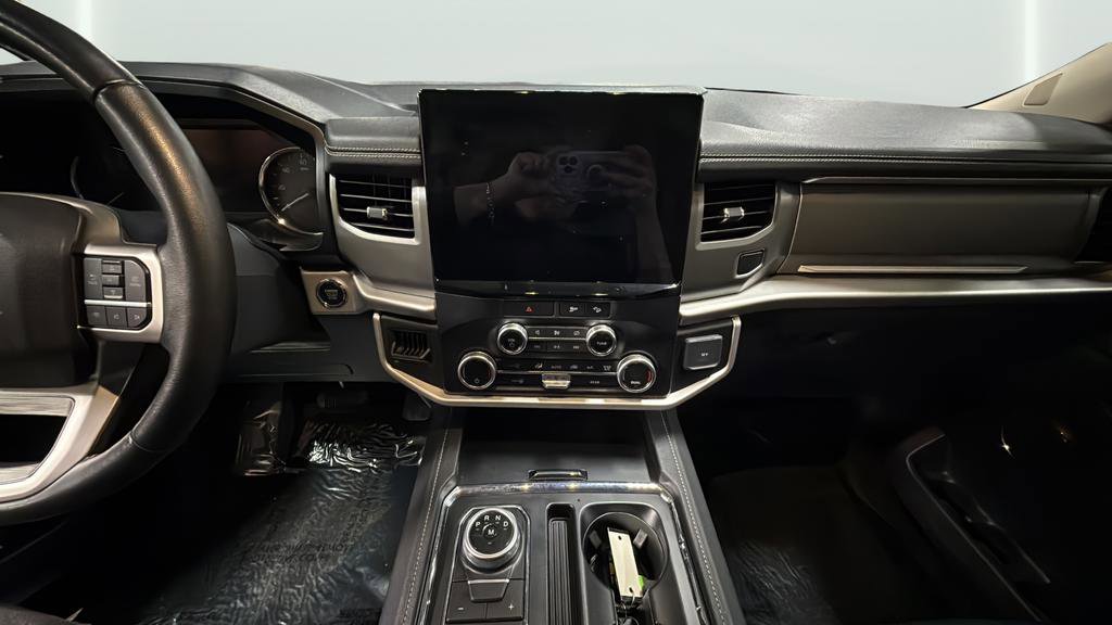 Used 2023 Ford Expedition XLT image 26