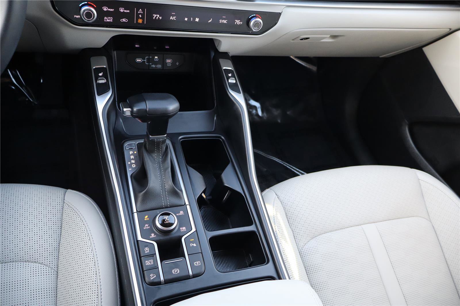 Certified 2025 Kia Sorento S image 22