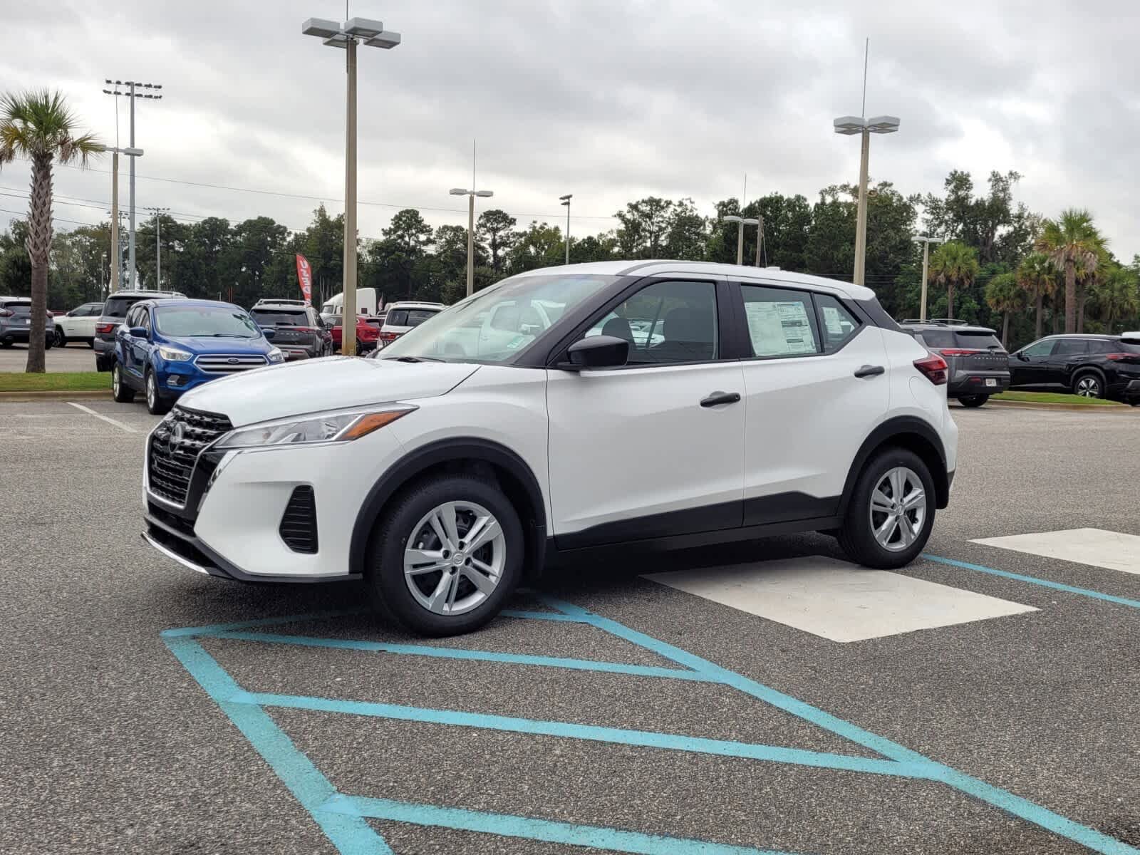 New 2025 Nissan Kicks Play S image 2