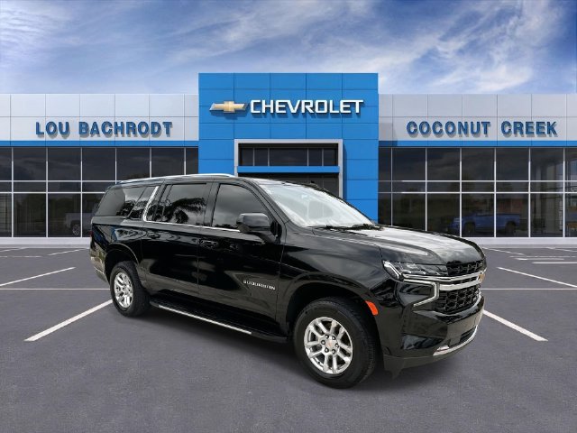 Used 2024 Chevrolet Suburban LS RWD image 2