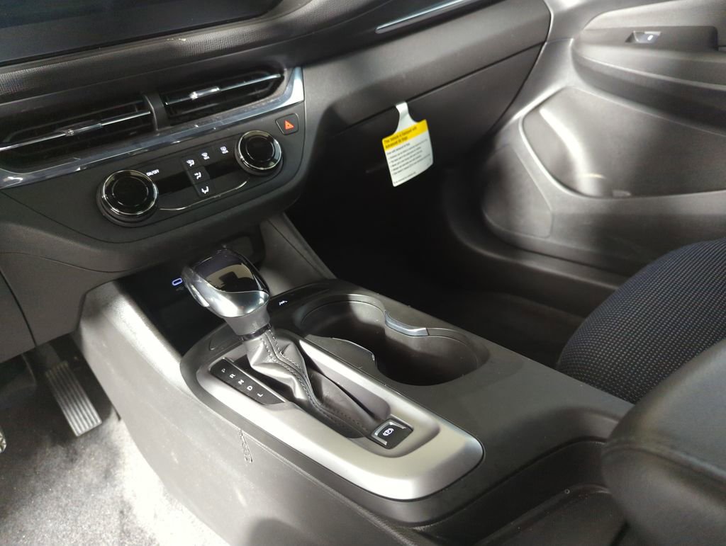 Used 2025 Buick Envista Preferred image 19