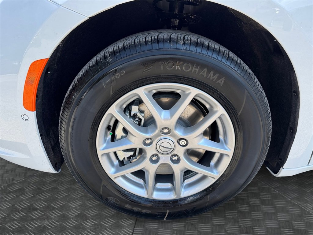 New 2026 Chrysler Pacifica Select image 14