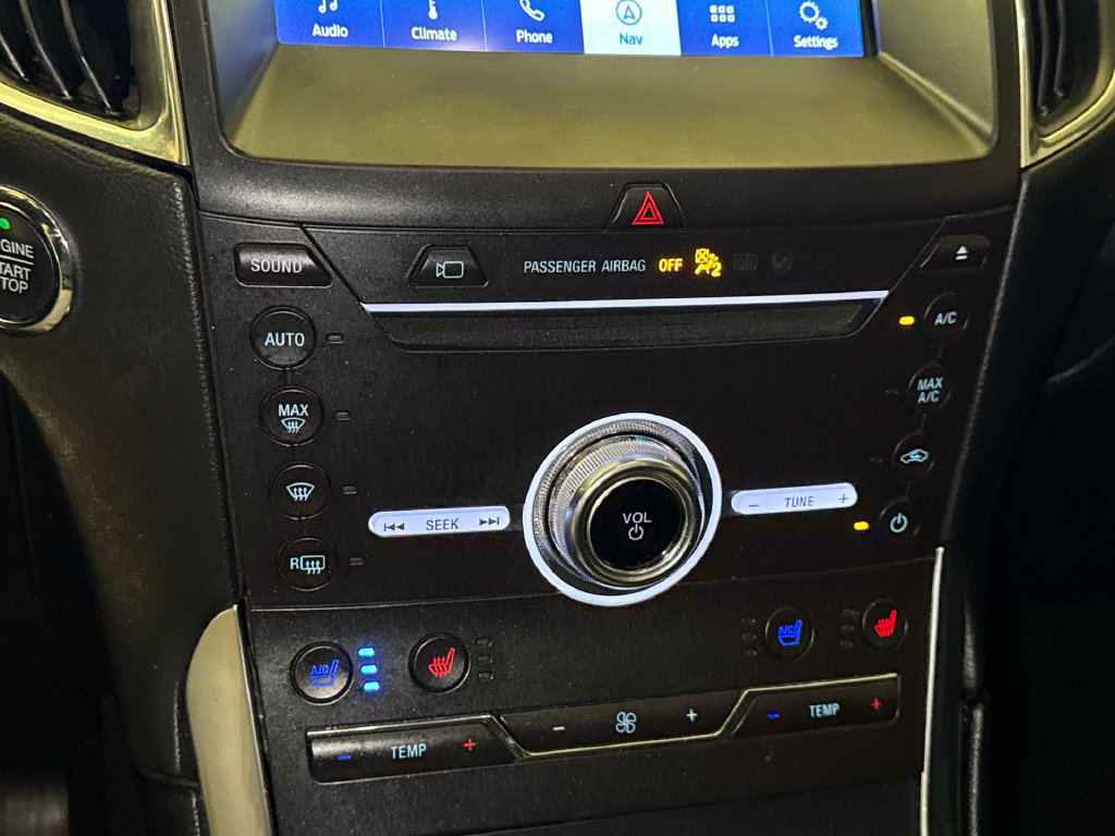 Used 2019 Ford Edge Titanium w/ Equipment Group 301A AWD/4WD image 29