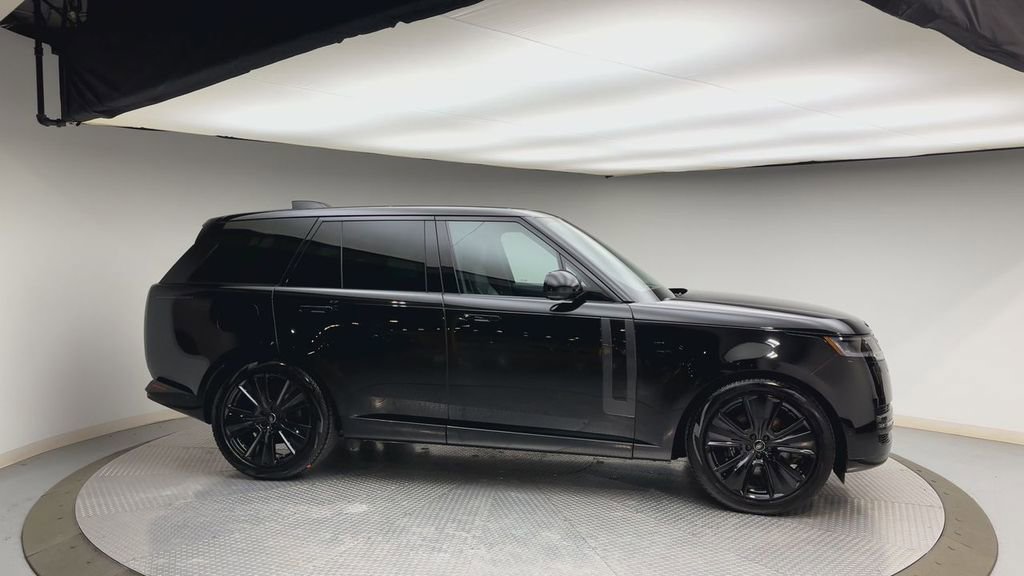 Certified 2025 Land Rover Range Rover SE image 9