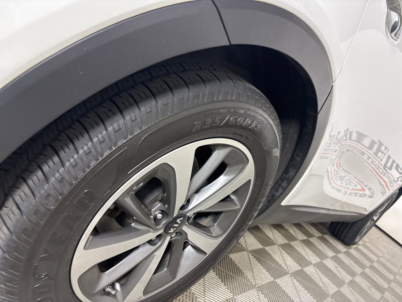 Used 2020 Kia Sorento LX image 32