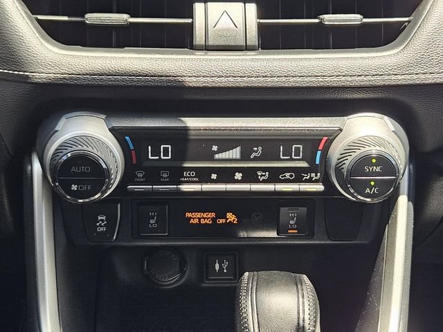 Used 2019 Toyota RAV4 XLE w/ Convenience Package FWD image 30
