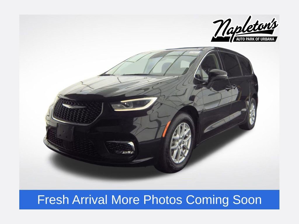 Used 2023 Chrysler Pacifica Touring-L image 1