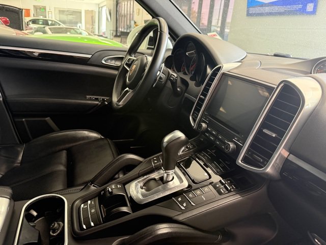 Used 2018 Porsche Cayenne Platinum Edition AWD/4WD image 17