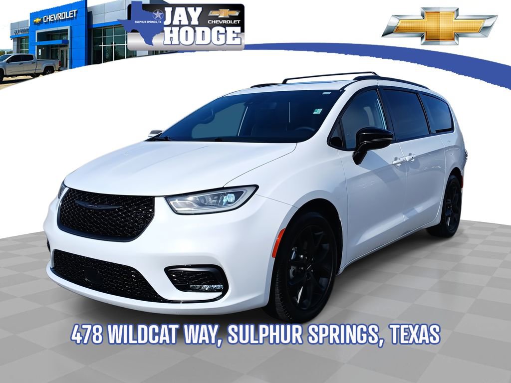 Used 2025 Chrysler Pacifica Limited image 1