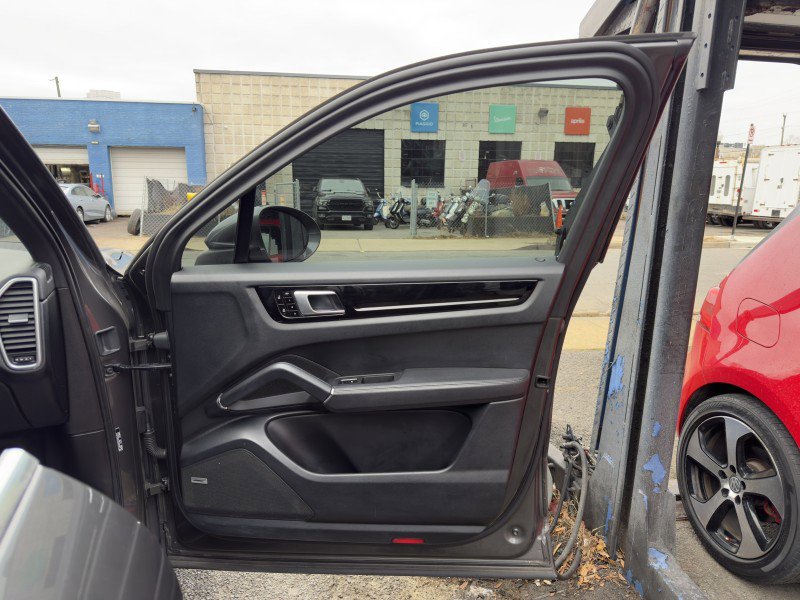 Used 2020 Porsche Cayenne image 13