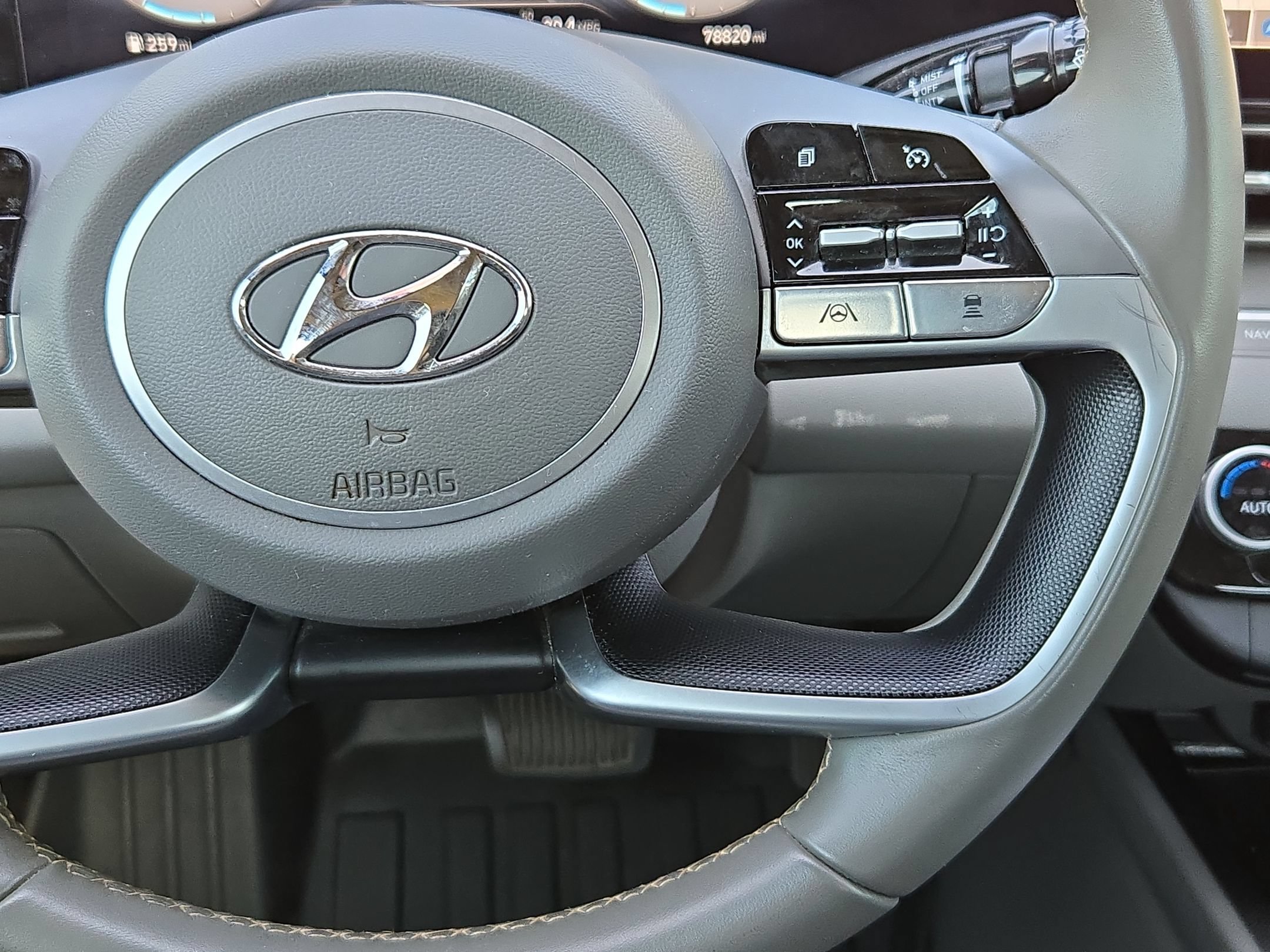 Used 2023 Hyundai Elantra SEL w/ Convenience Package FWD image 22