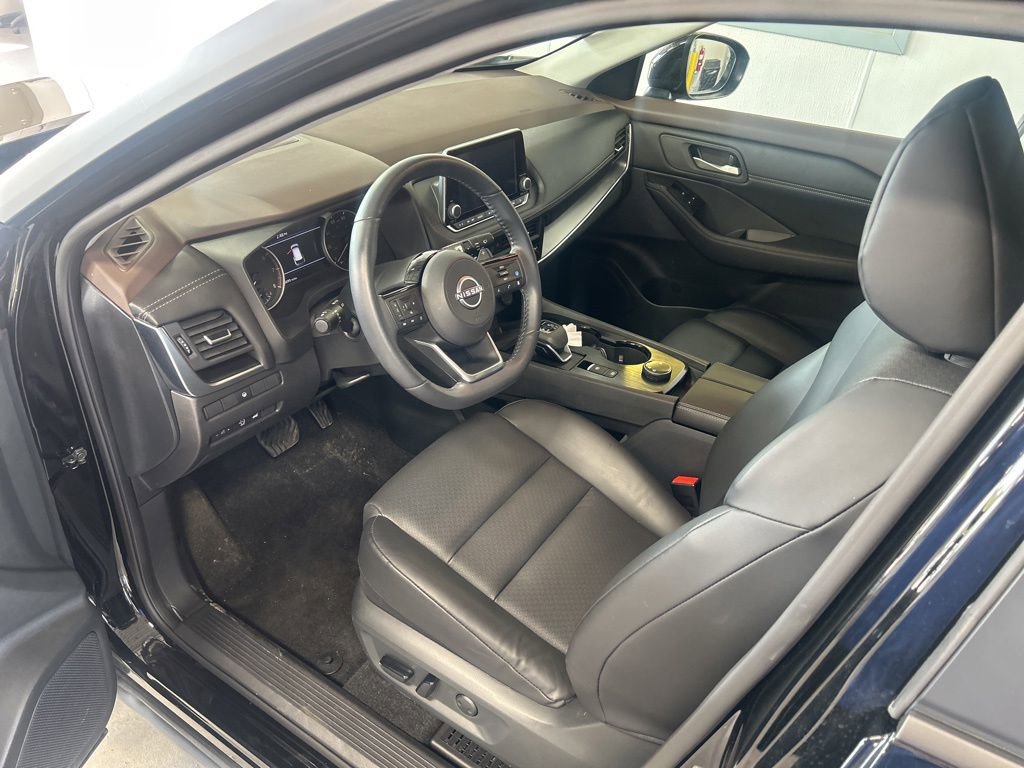 Used 2023 Nissan Rogue SV w/ SV Premium B Package AWD/4WD image 3