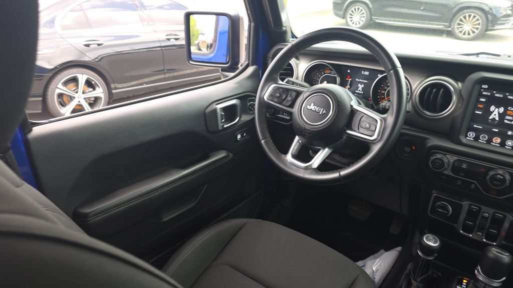 Used 2018 Jeep Wrangler Unlimited Sahara AWD/4WD image 26
