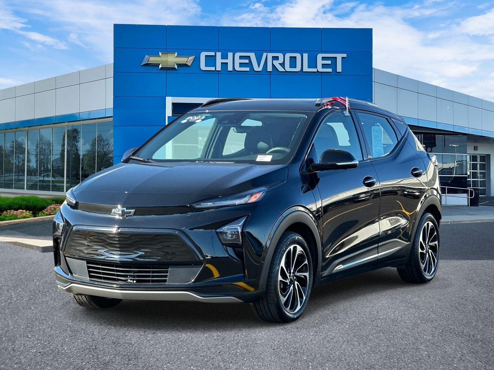 Certified 2023 Chevrolet Bolt EUV Premier w/ Sun & Sound Package FWD image 6