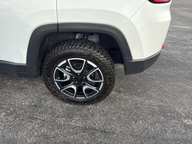 Used 2024 Jeep Compass Trailhawk AWD/4WD image 4