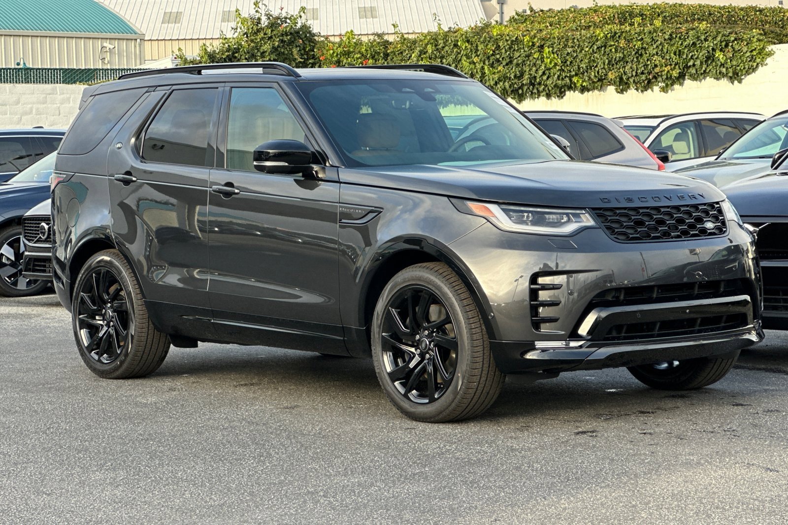 New 2025 Land Rover Discovery Dynamic SE image 7