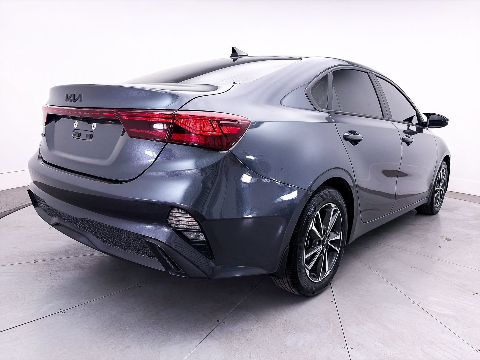Used 2023 Kia Forte LXS w/ LXS Technology Package FWD image 15