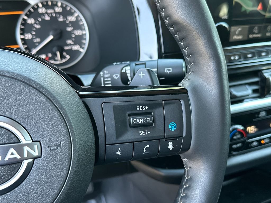 Used 2025 Nissan Pathfinder SL AWD/4WD image 25