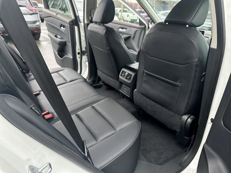 Certified 2023 Nissan Rogue SV w/ SV Premium Package image 16