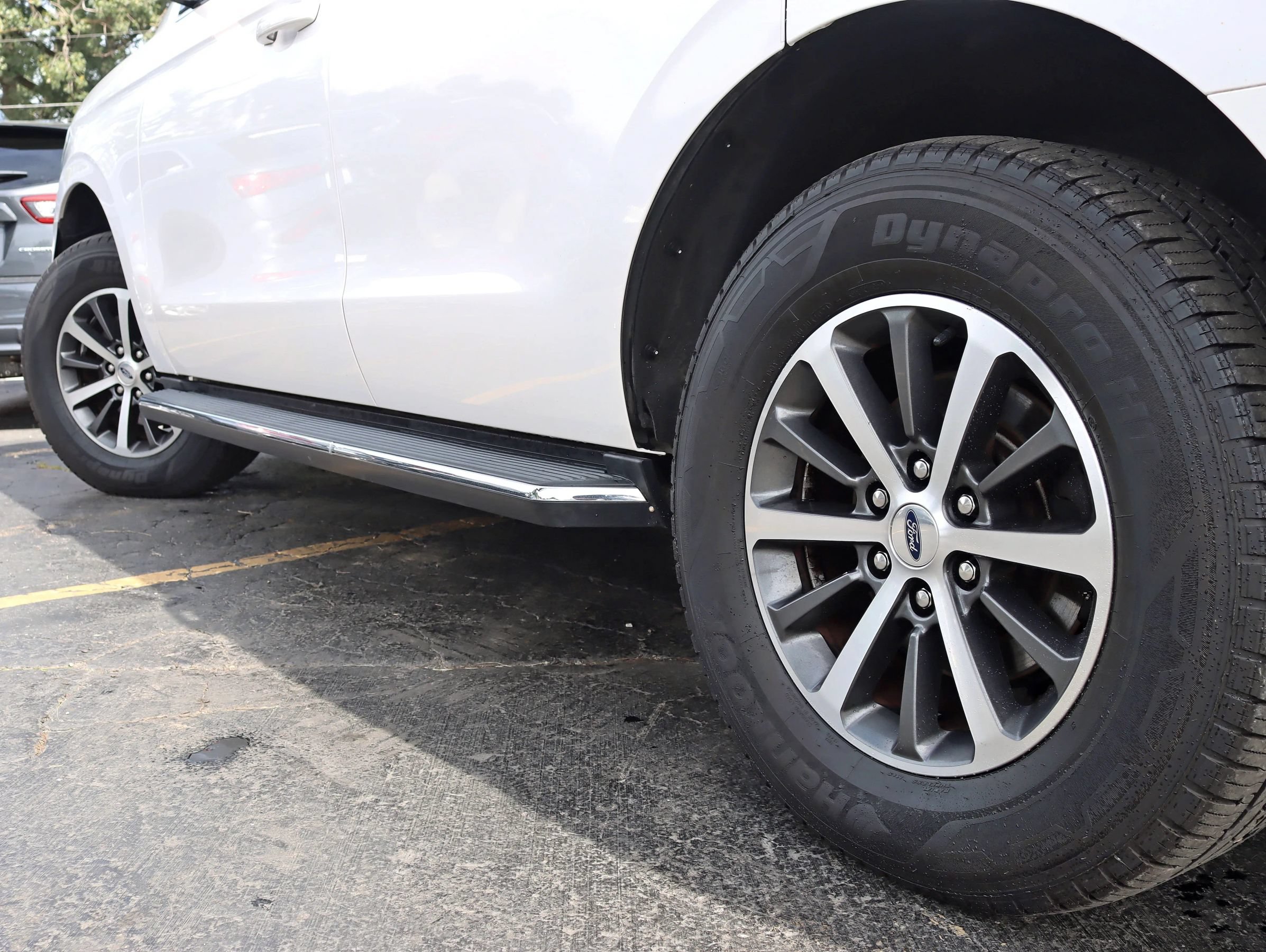 Used 2019 Ford Expedition XLT w/ Equipment Group 202A AWD/4WD image 14