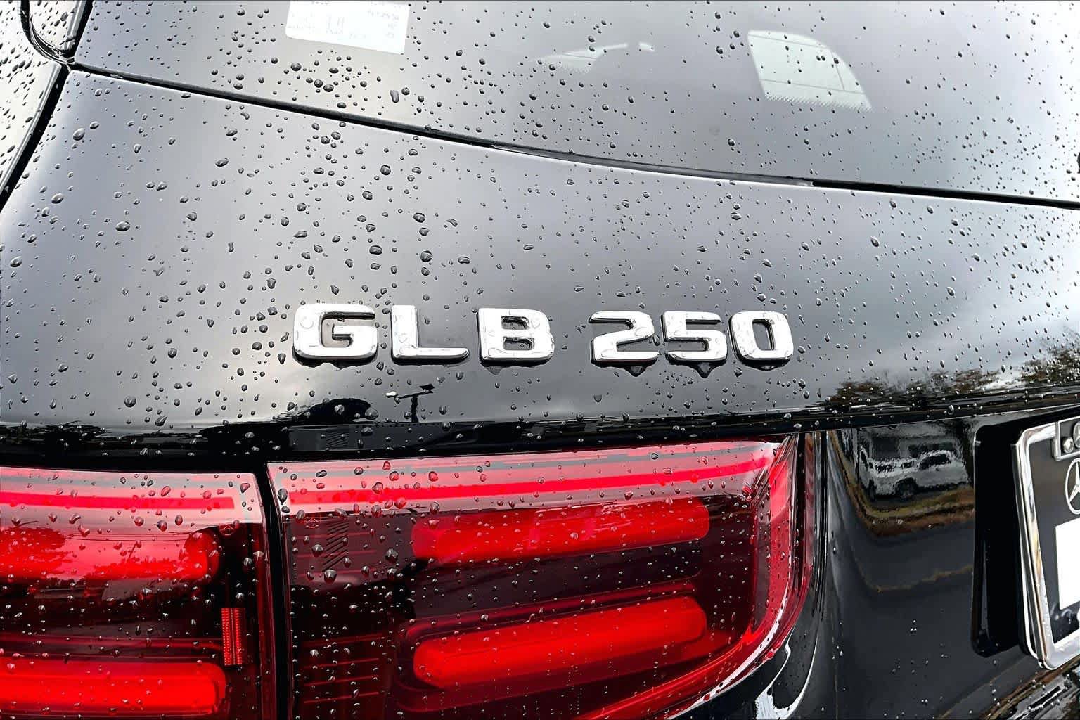 Used 2025 Mercedes-Benz GLB 250 image 11