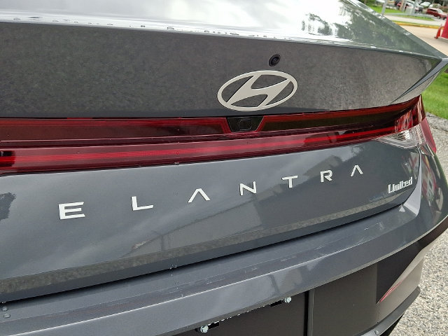 New 2026 Hyundai Elantra Limited FWD image 18