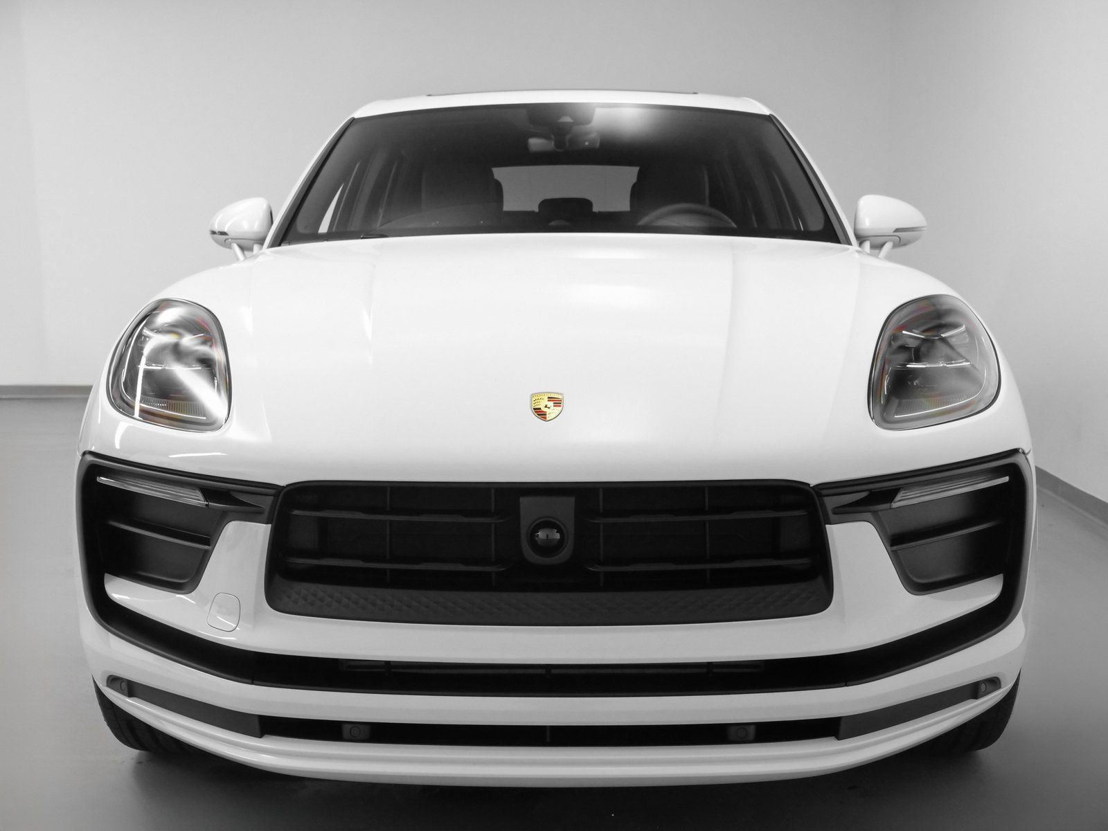 Certified 2025 Porsche Macan image 7