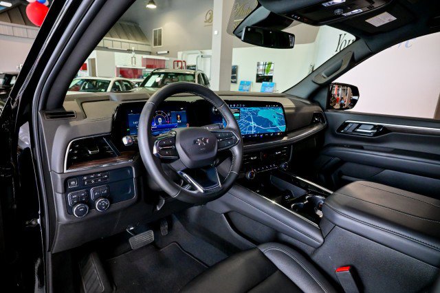 Used 2025 Chevrolet Suburban Z71 AWD/4WD image 14