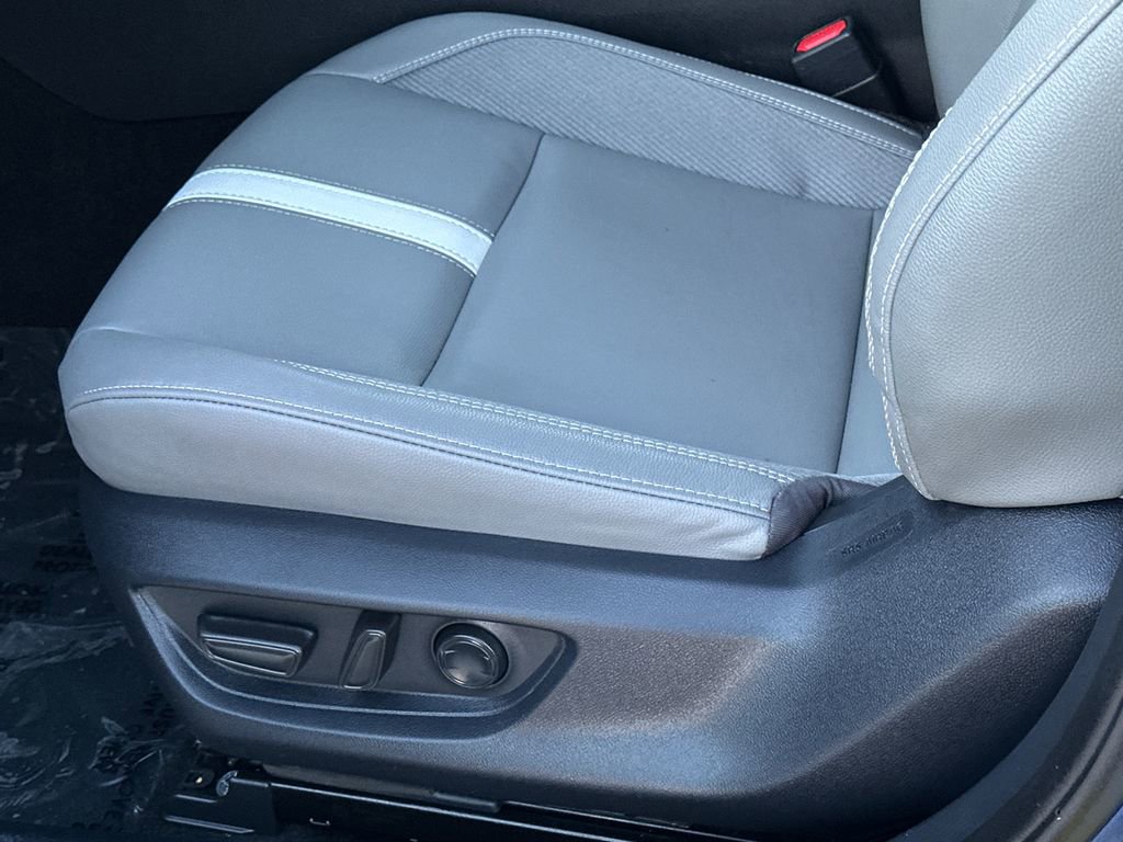 Used 2025 Toyota Camry SE w/ Multimedia Upgrade Package image 17