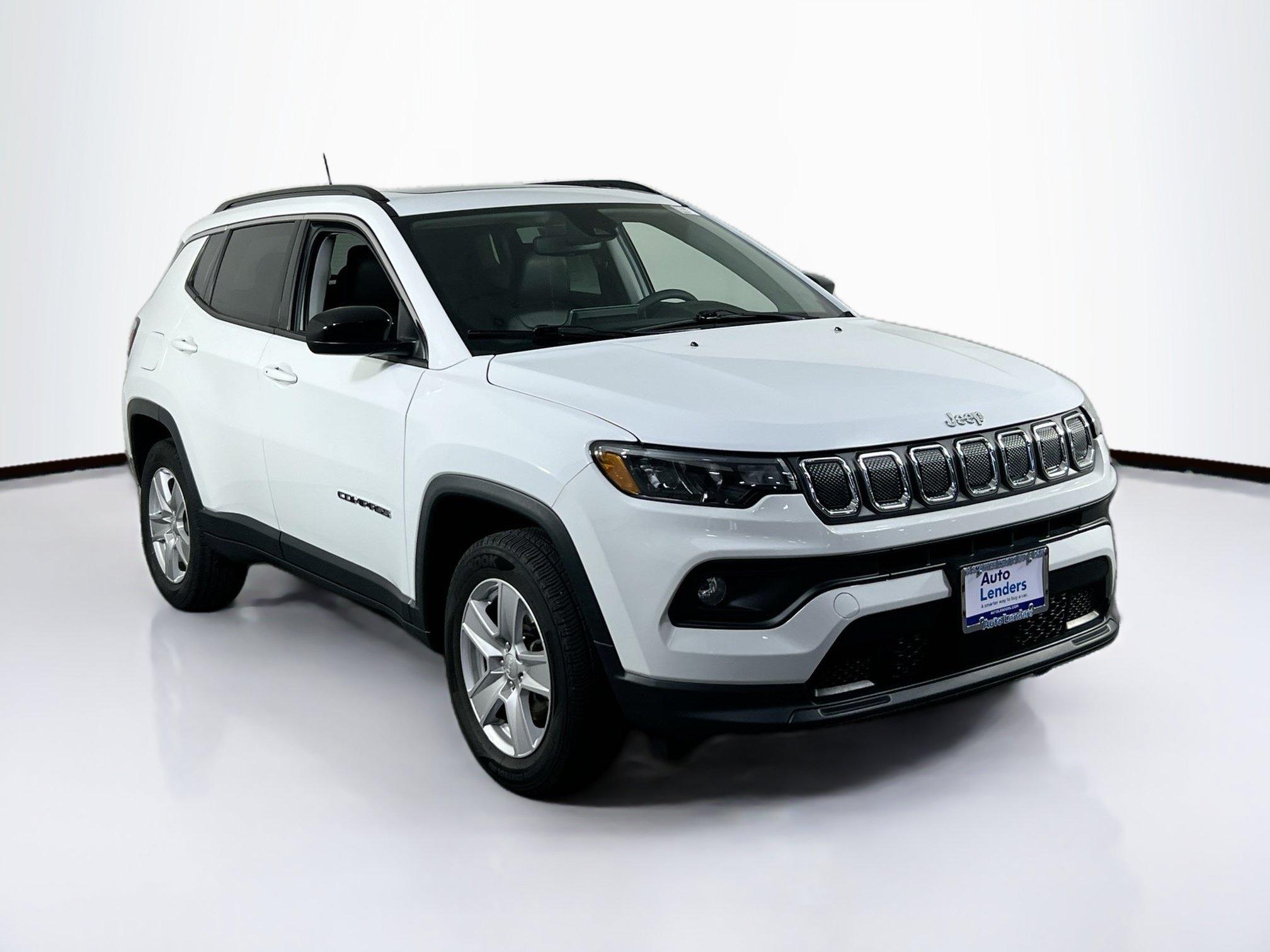 Used 2022 Jeep Compass Latitude w/ Sun and Sound Group AWD/4WD image 3