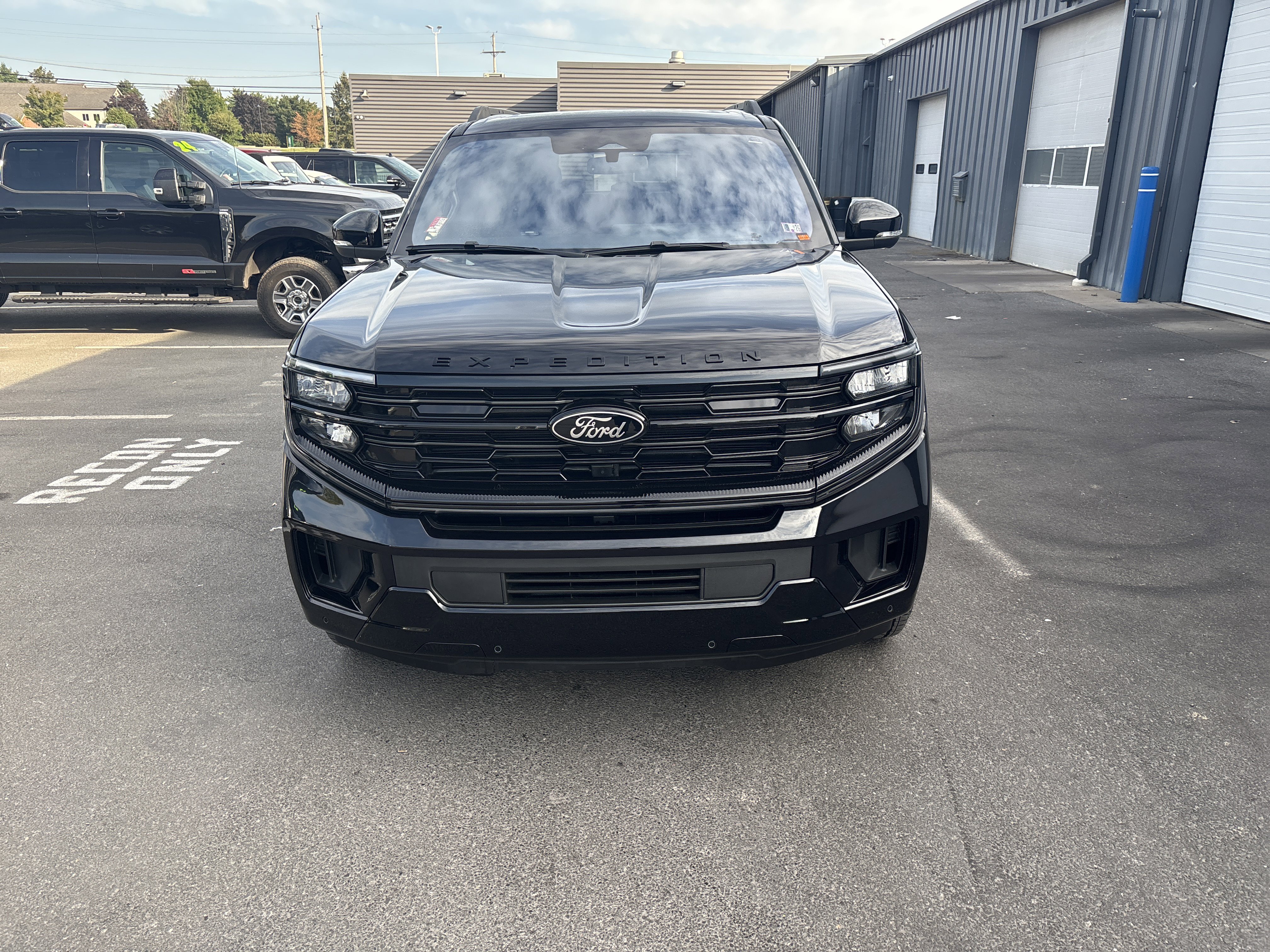 New 2025 Ford Expedition Max Platinum image 9