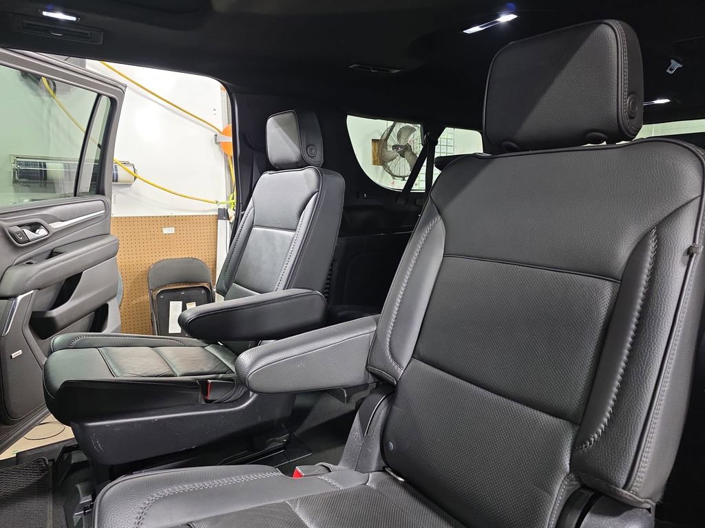 Used 2022 GMC Yukon XL Denali image 16