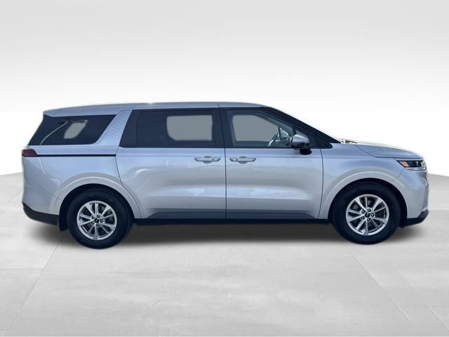 Used 2022 Kia Carnival LX image 6