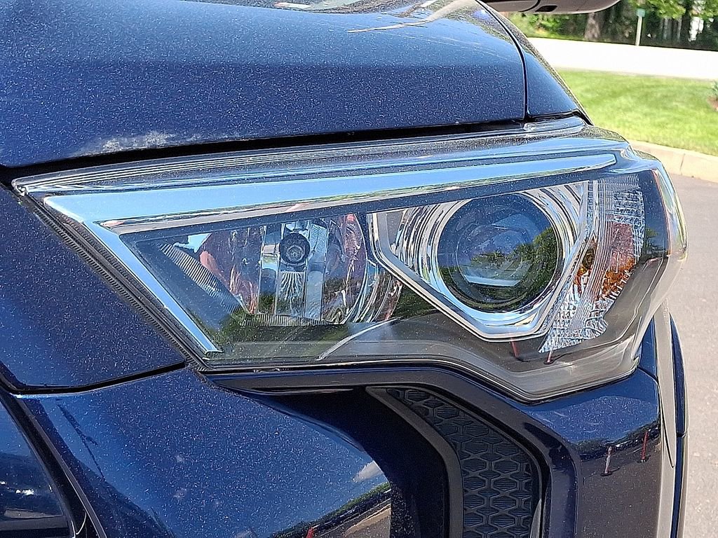 Used 2021 Toyota 4Runner TRD Off-Road Premium w/ Moonroof Package AWD/4WD image 26