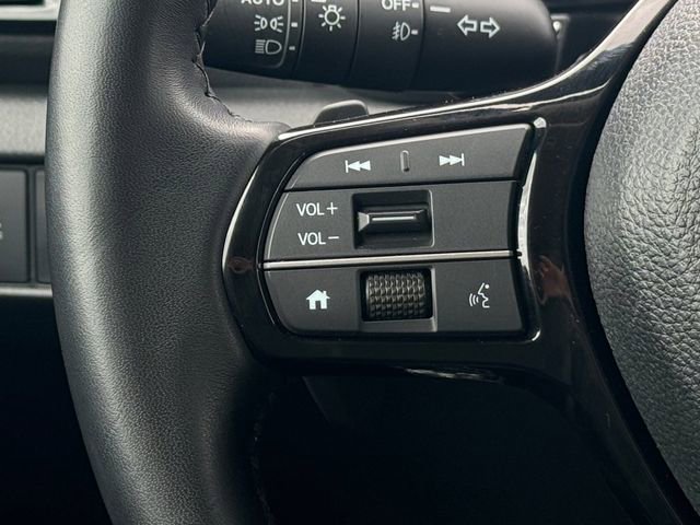 Used 2025 Honda Pilot EX-L image 11